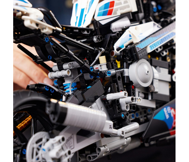 LEGO Technic™ 42130 BMW M 1000 RR - 1035519 - zdjęcie 9